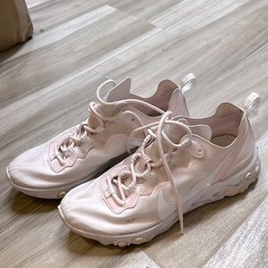 Nike tennis shoes